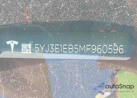 2021 Tesla Model 3 Long Range Dual Motor All-Wheel Drive z USA, uszkodzony, nr VIN 5YJ3E1EB5MF960596